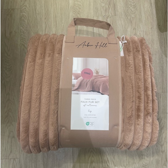 Aubin Hill
3pc Luxury Faux Fur Comforter Set - Picture 1 of 4